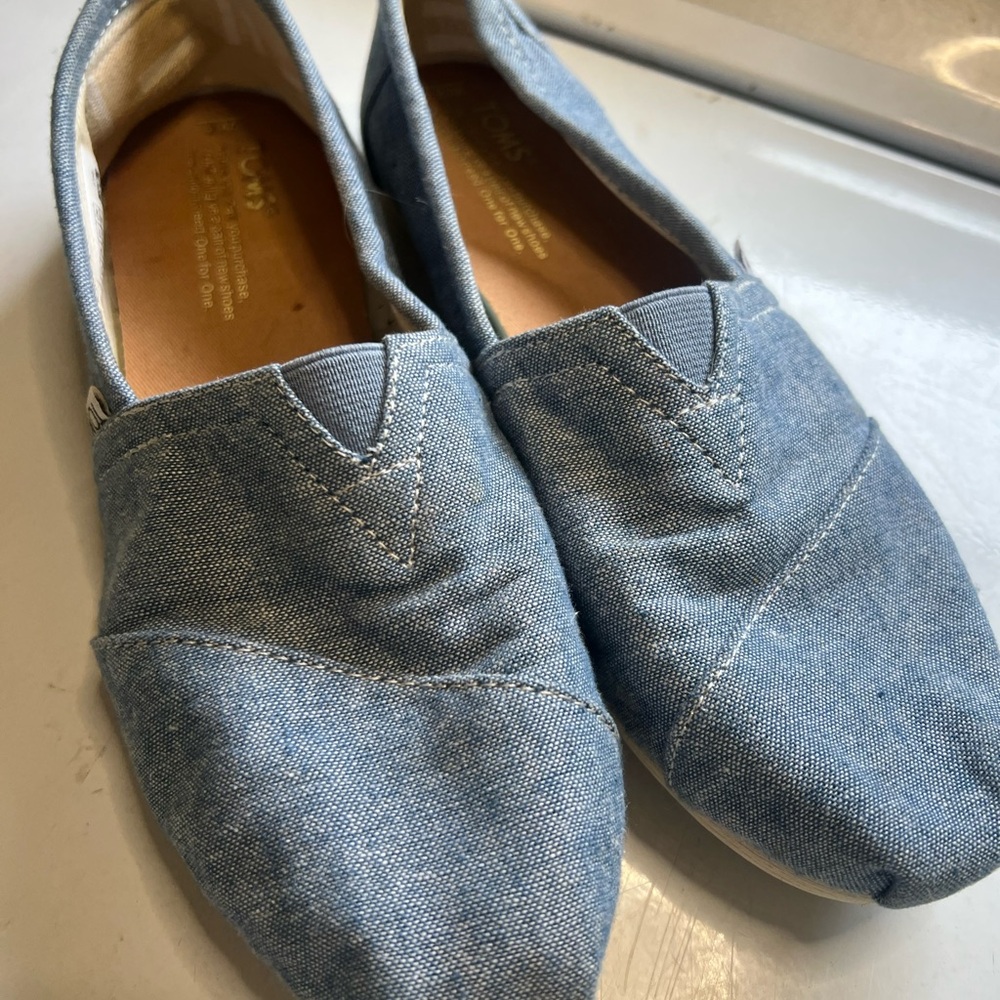 Casual women’s TOMS Slip-On Canvas Shoes in Light Blue 8M